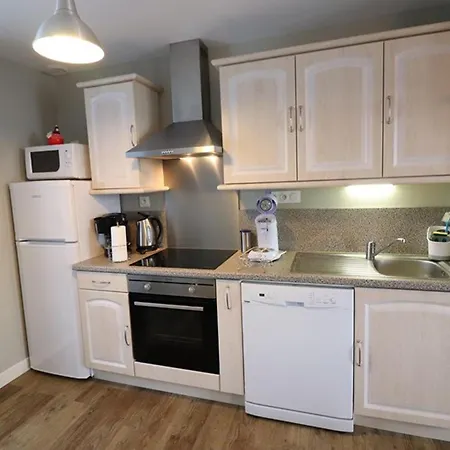 Maison Au Calme Avec Jardin, Cheminee Et Wi-fi, Proche Lacs Et Activites En Pleine Nature - Fr-1-742-253 Champagnac (Auvergne)