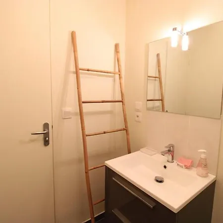 Maison Au Calme Avec Jardin, Cheminee Et Wi-fi, Proche Lacs Et Activites En Pleine Nature - Fr-1-742-253 Champagnac (Auvergne)